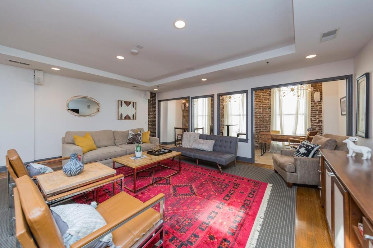 2 Chic Lofts Right On Broadway Strip Sleeps 10 Nashville