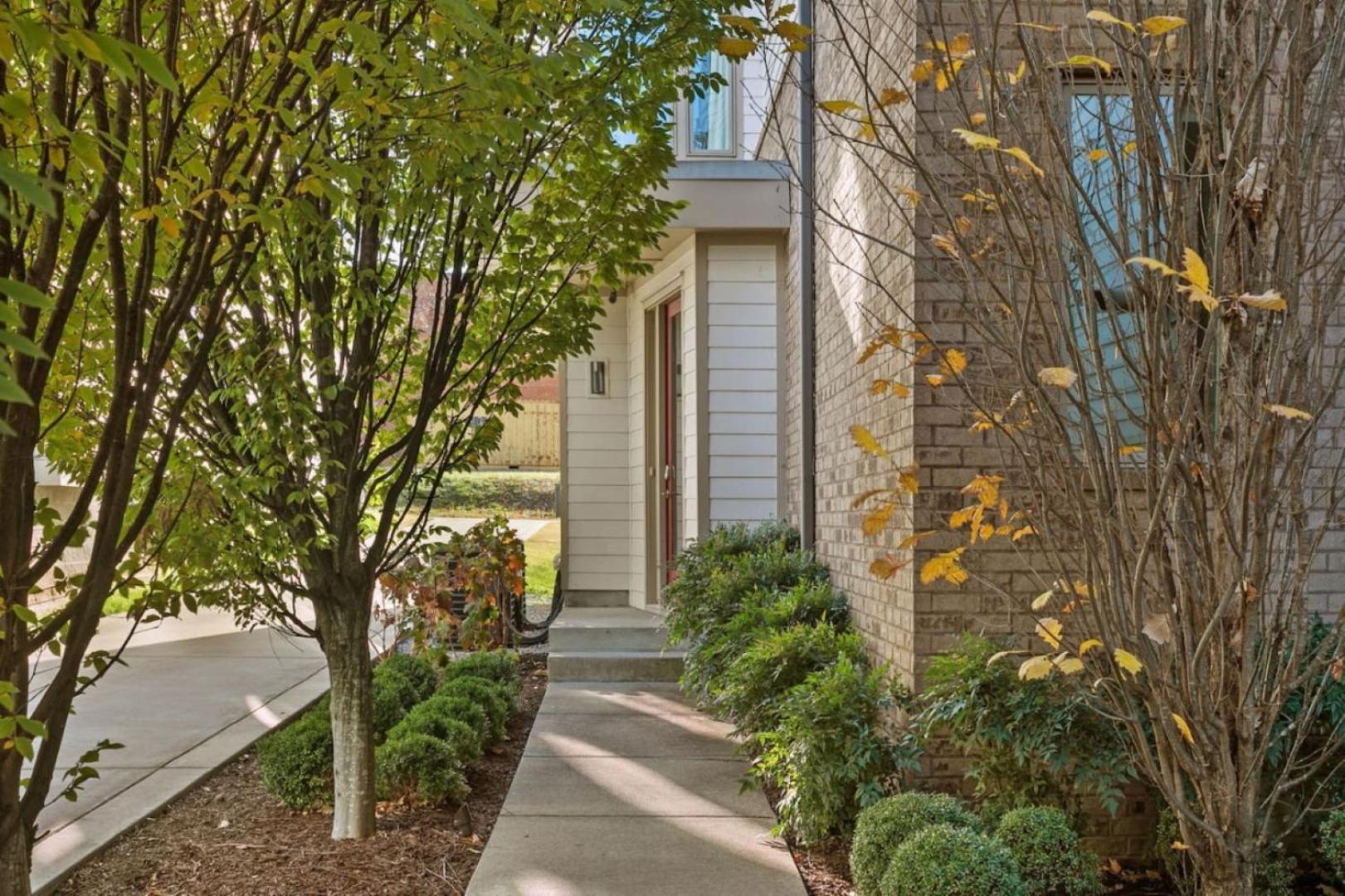 Downtown W Rooftop Deck 4 Bedrooms 3 Baths * Nashville