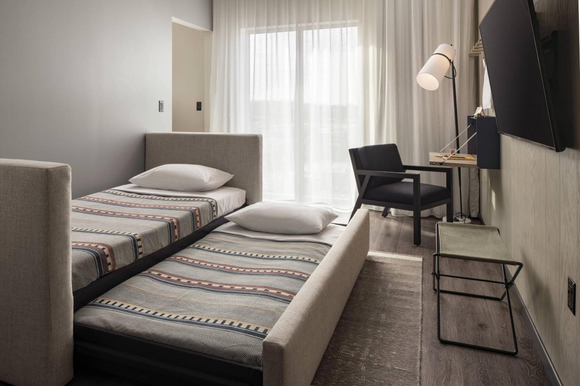 Hotel Moxy Vanderbilt Area 3*