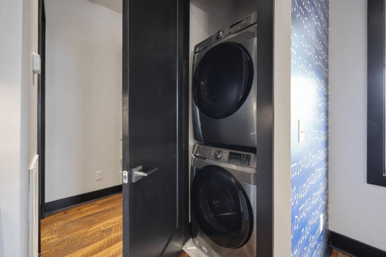 Blue Dreams 4 Bedroom 4.5 Bath With Rooftop Lounge *