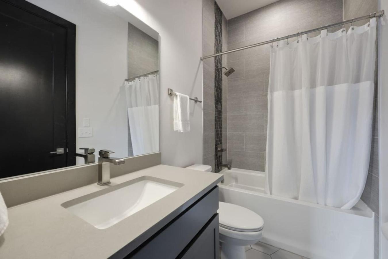 Blue Dreams 4 Bedroom 4.5 Bath With Rooftop Lounge Holiday home *