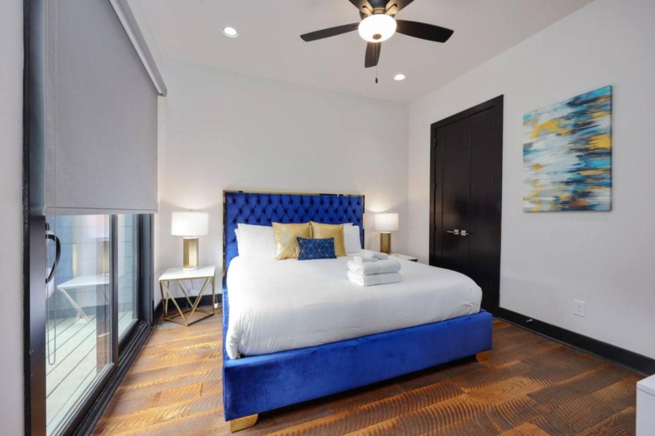 Blue Dreams 4 Bedroom 4.5 Bath With Rooftop Lounge *