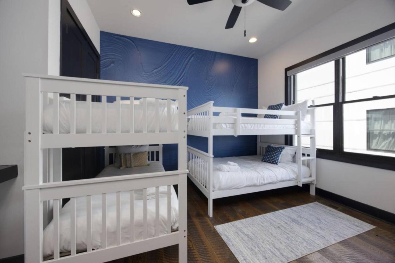 Blue Dreams 4 Bedroom 4.5 Bath With Rooftop Lounge *