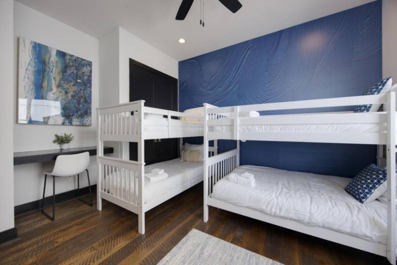 Blue Dreams 4 Bedroom 4.5 Bath With Rooftop Lounge