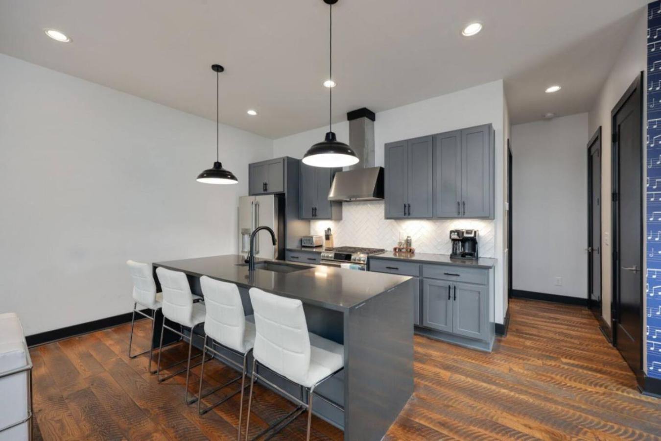 Blue Dreams 4 Bedroom 4.5 Bath With Rooftop Lounge Nashville