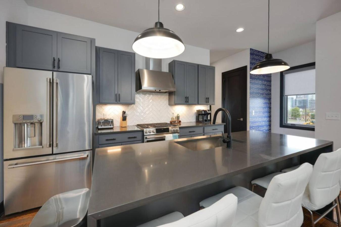 Blue Dreams 4 Bedroom 4.5 Bath With Rooftop Lounge Holiday home Nashville