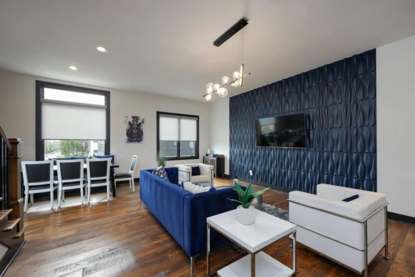 Blue Dreams 4 Bedroom 4.5 Bath With Rooftop Lounge Holiday home Nashville