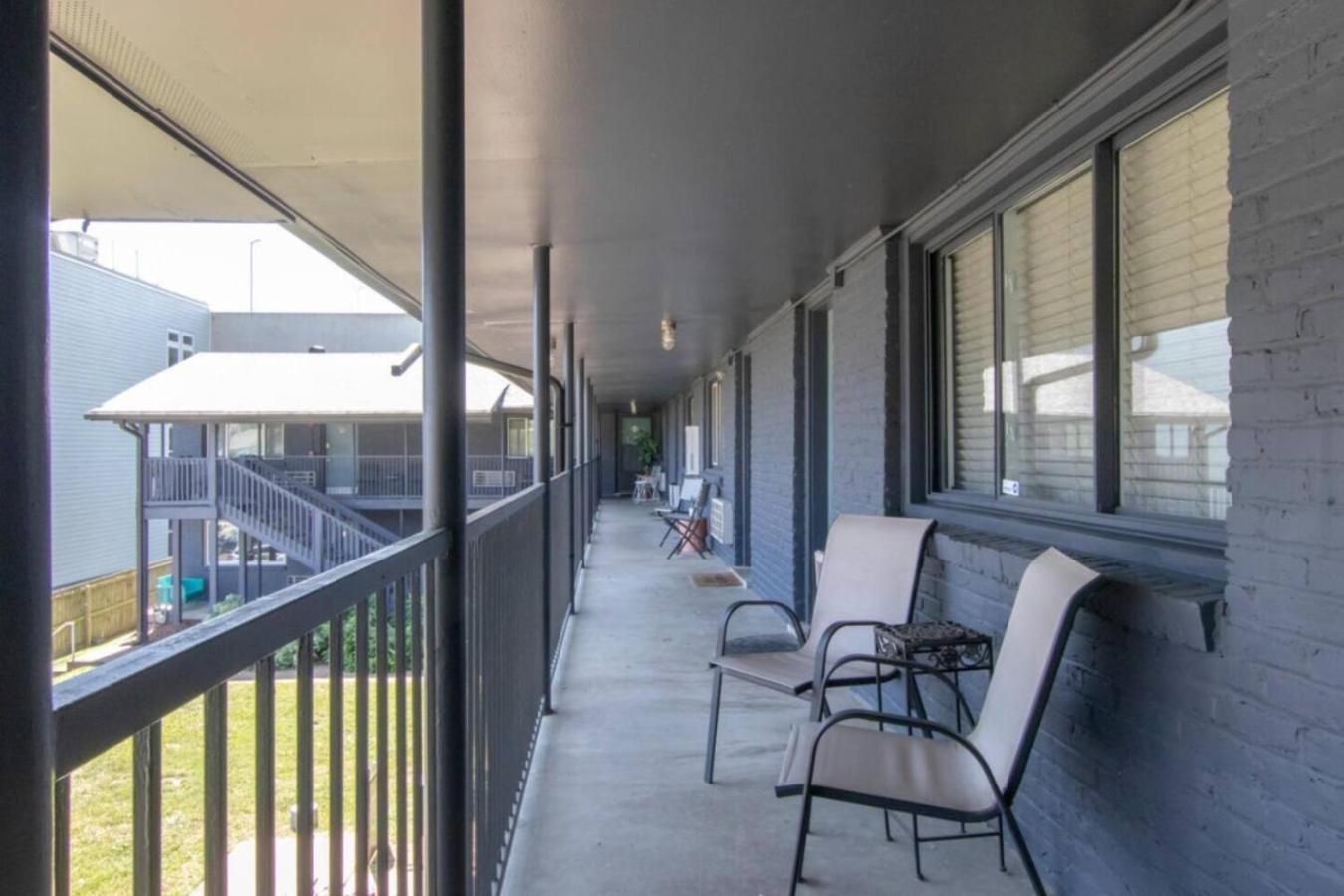 Apartment Urban Hideaway Cozy With Pool Access *
