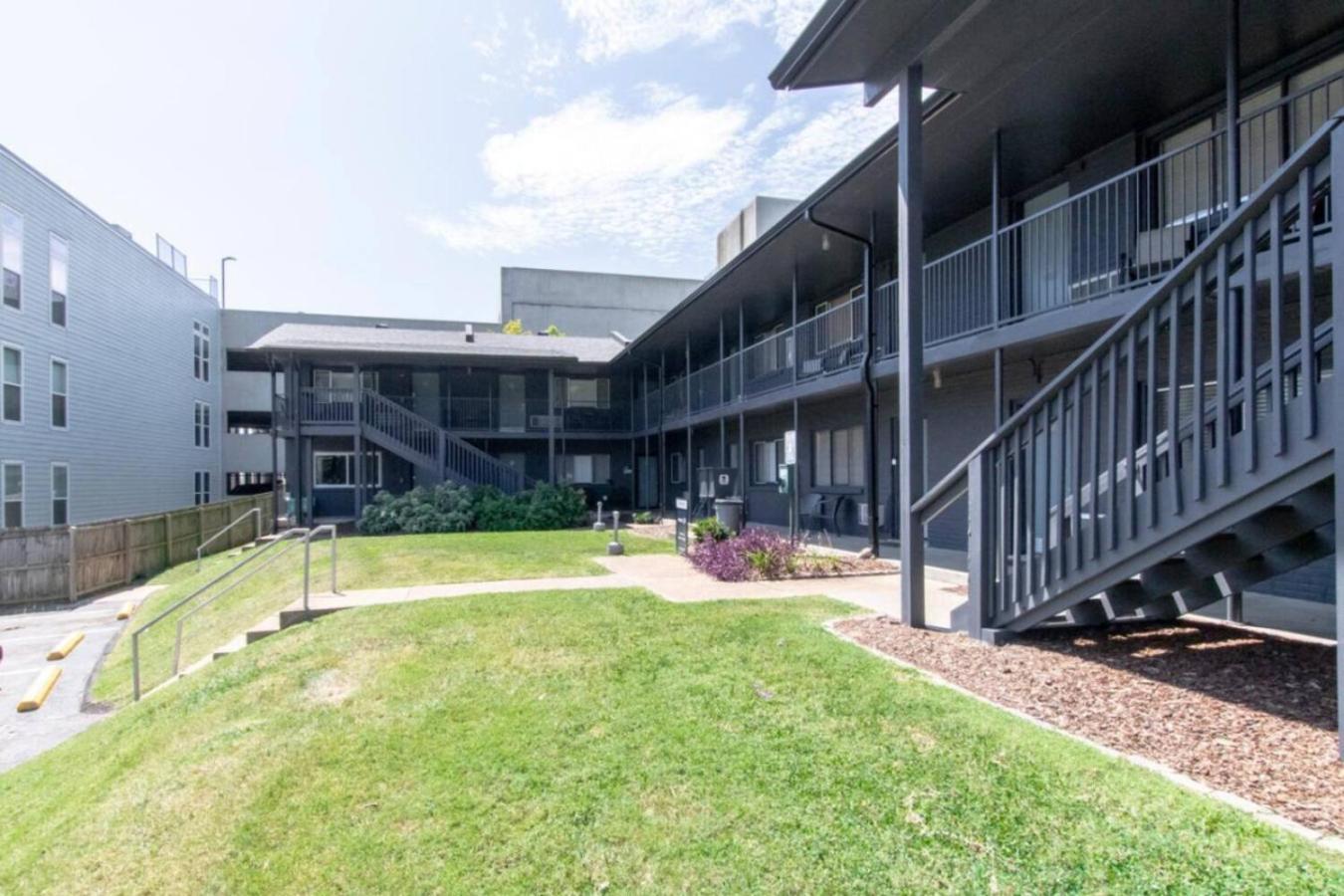Urban Hideaway Cozy With Pool Access Apartment Nashville