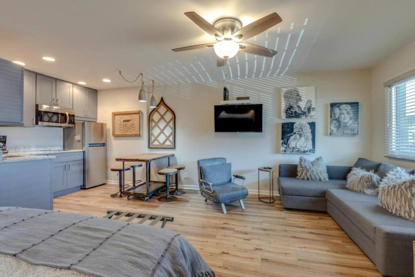 Apartment Urban Hideaway Cozy With Pool Access