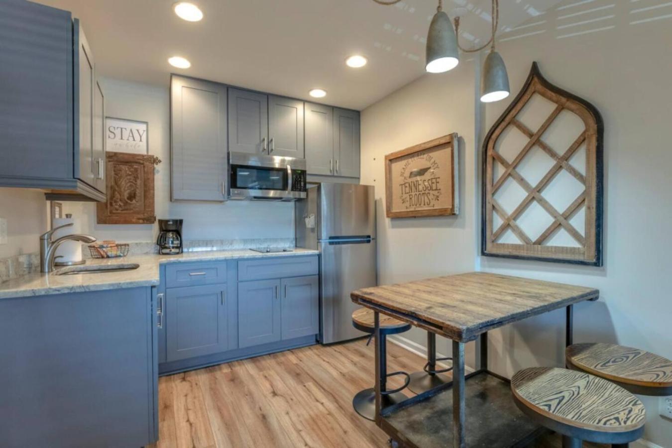 Urban Hideaway Cozy With Pool Access