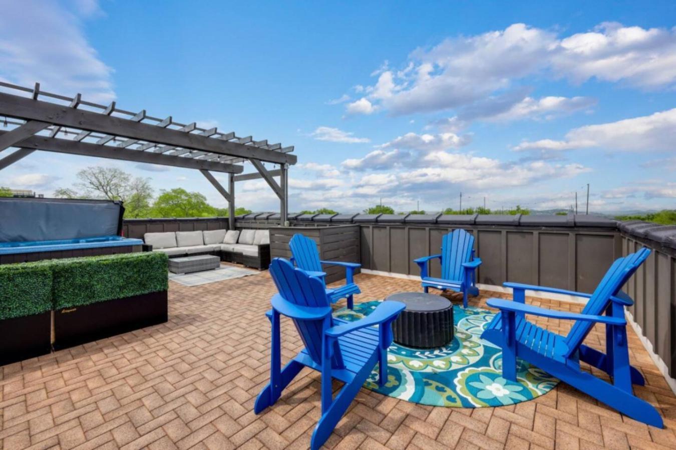 Holiday home Blue Horizon - Hot Tub - Dual Rooftop Balconies *