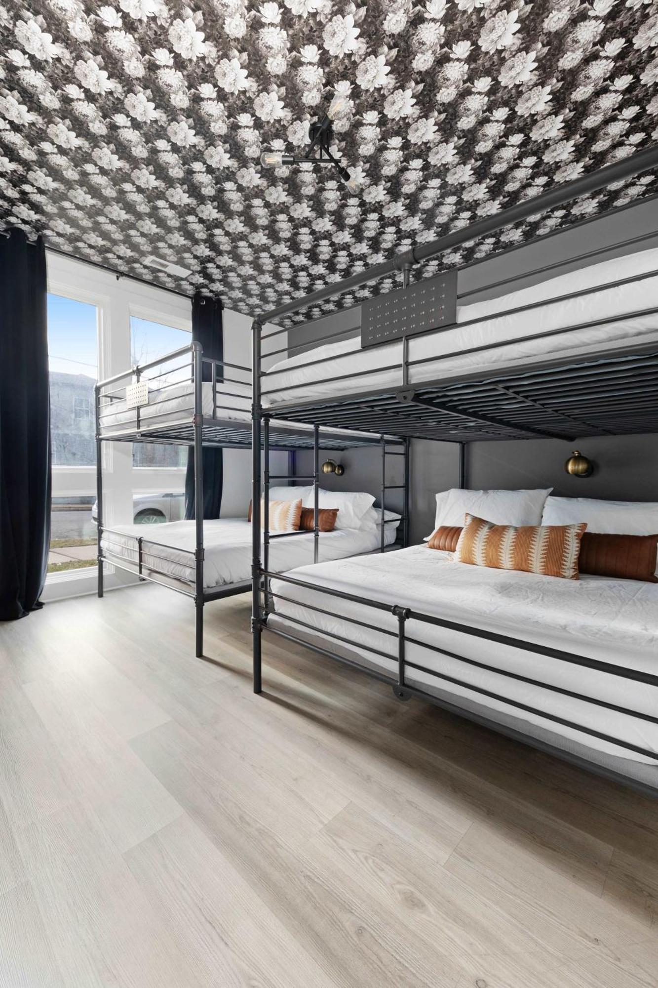 Holiday home The Laredo - Beautifully Designed With Rooftop Patio *