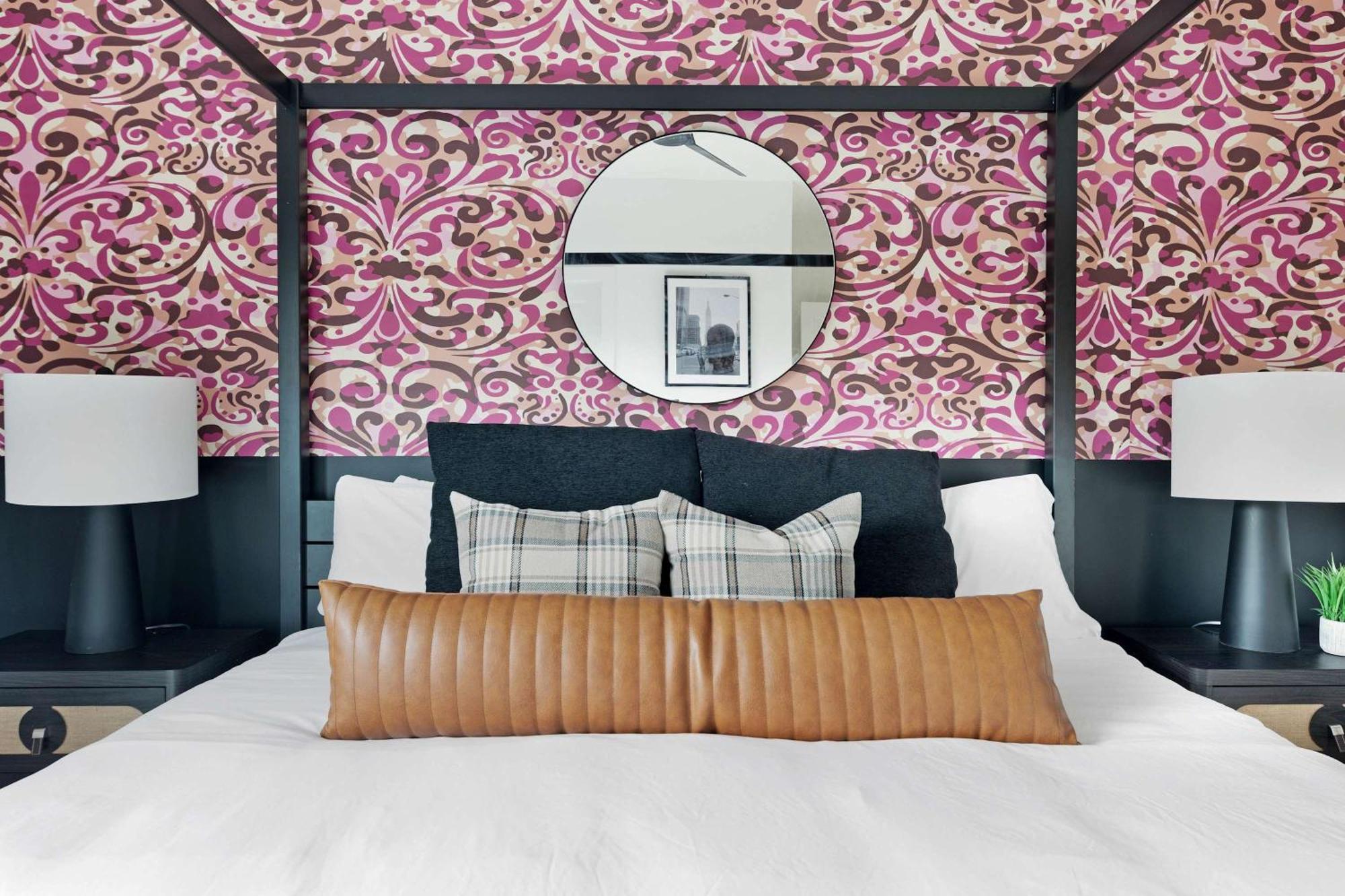 The Laredo - Beautifully Designed With Rooftop Patio Holiday home