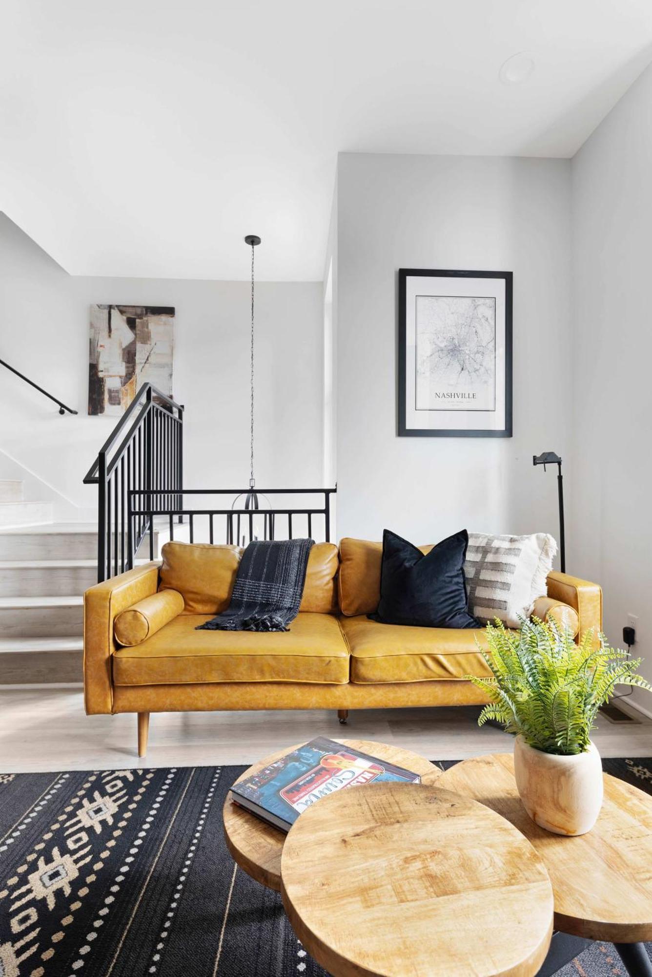 The Laredo - Beautifully Designed With Rooftop Patio Holiday home
