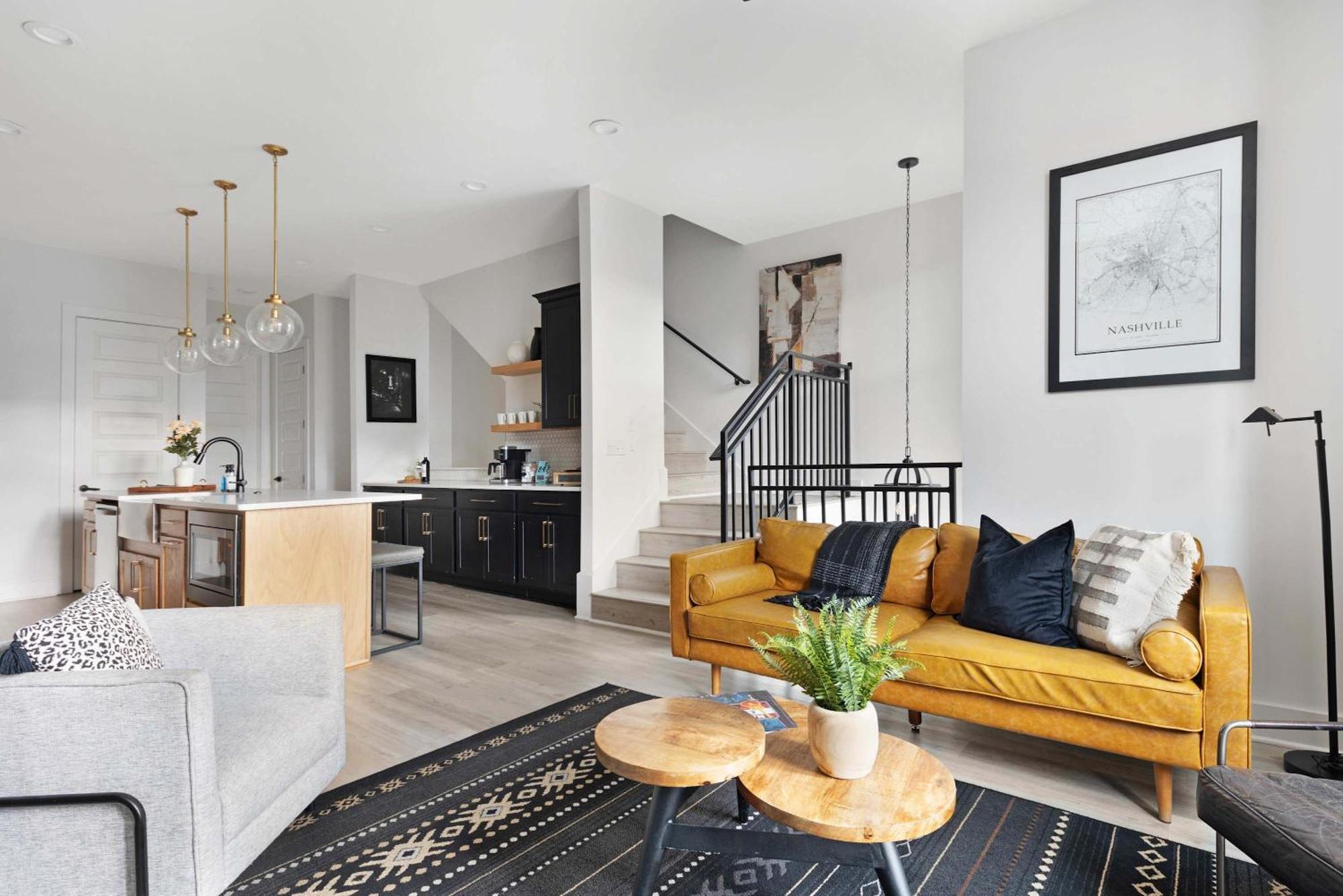 The Laredo - Beautifully Designed With Rooftop Patio Holiday home