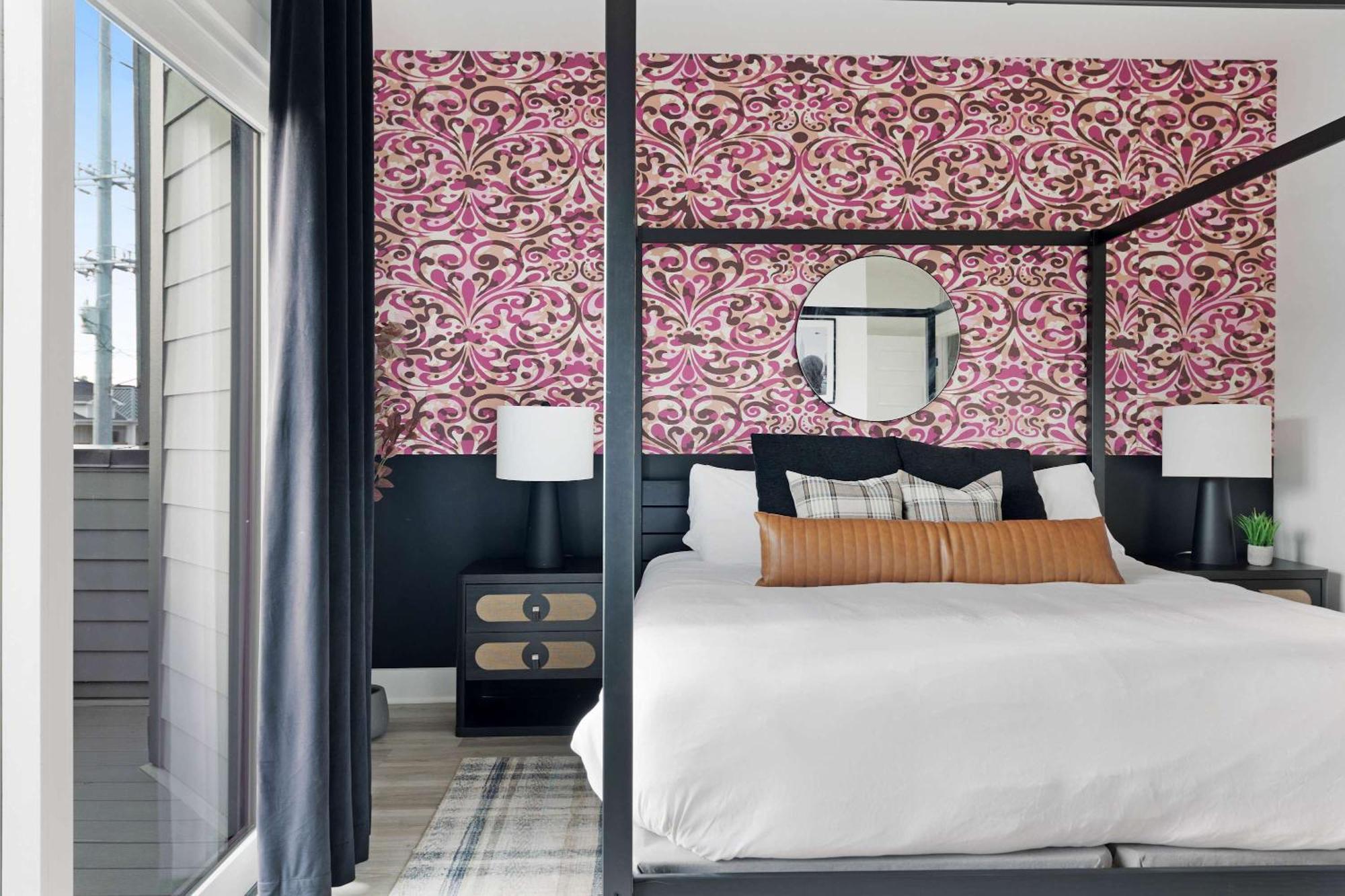 The Laredo - Beautifully Designed With Rooftop Patio Holiday home *