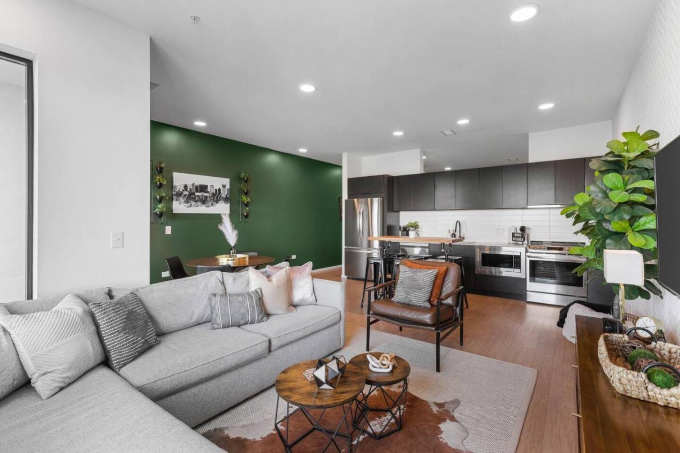 Luxury Riverview With Patio Walk To Broadway Holiday home *