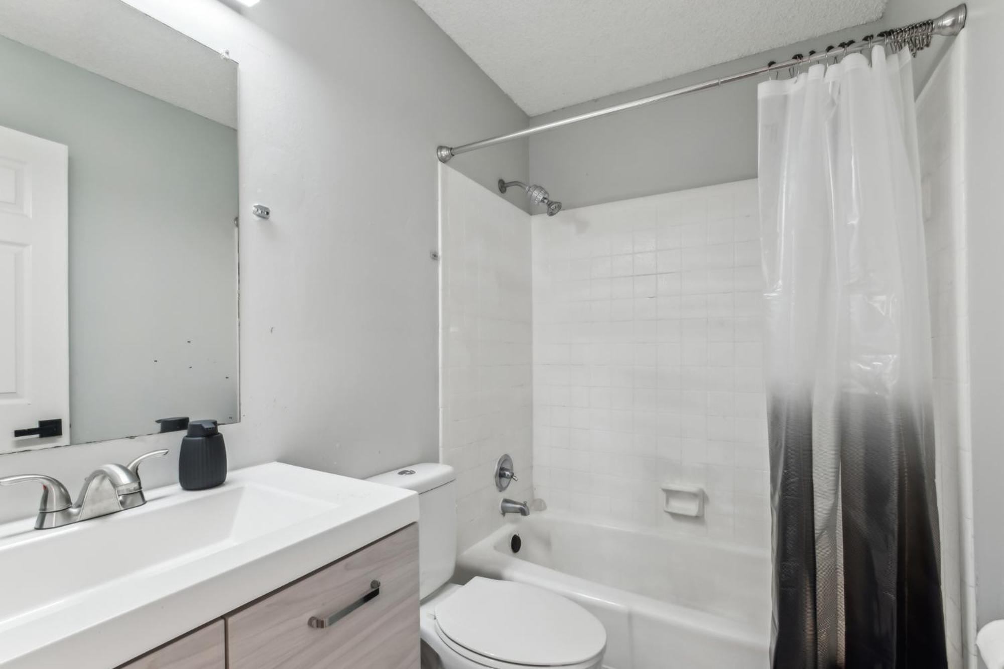 Brentwood S I Cozy & Comfy I 2bd 15 Bth Apartment *