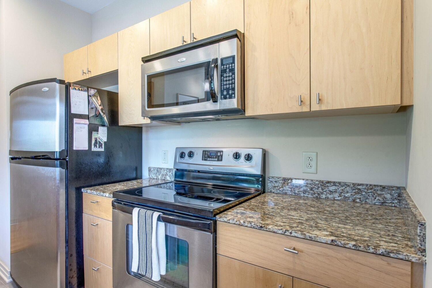 Vandy 18th St- Across From Vanderbilt - Furnished 1br Holiday home *