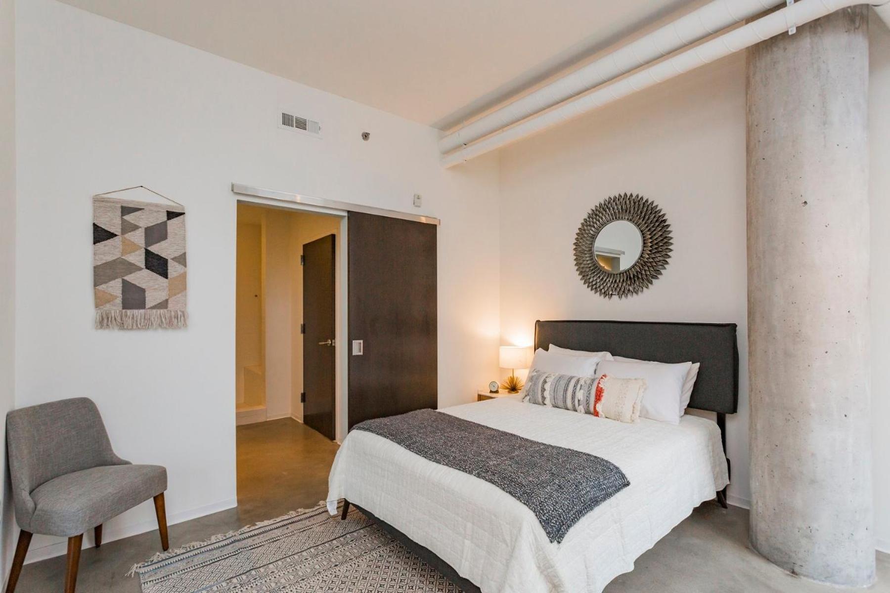 5m412- Sophisticated 1br *