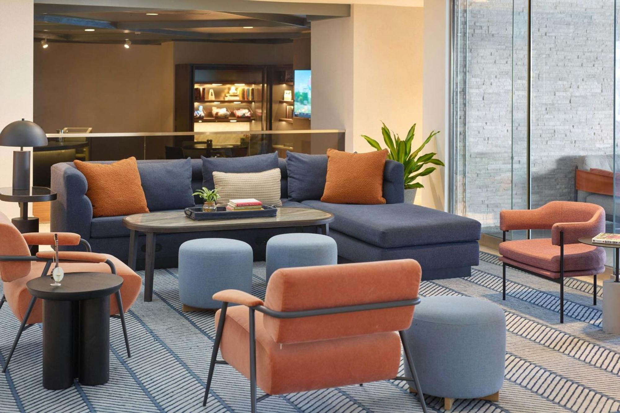 Sheraton Grand Downtown 4*