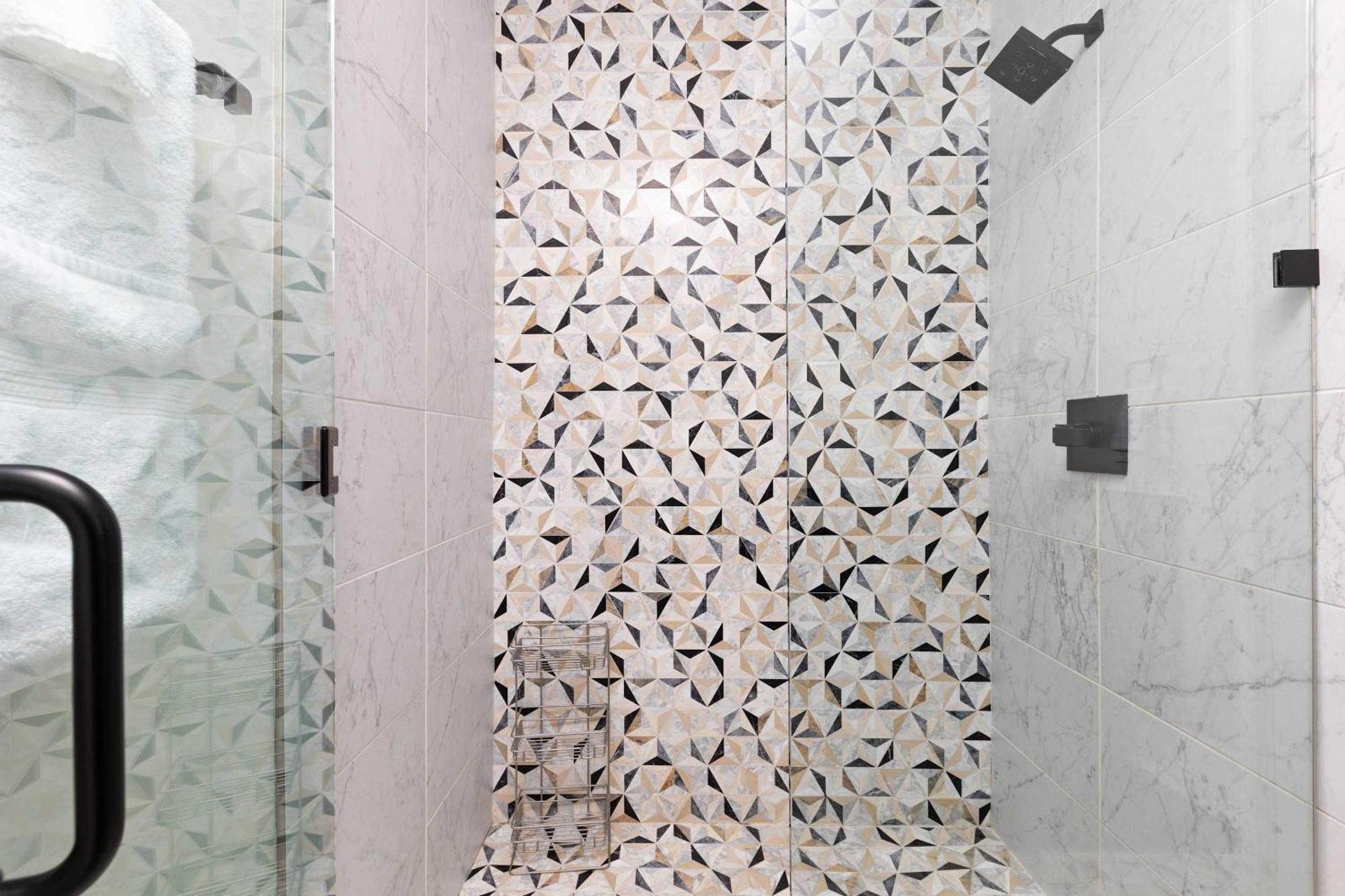 French's Luxury - Steps From Broadway