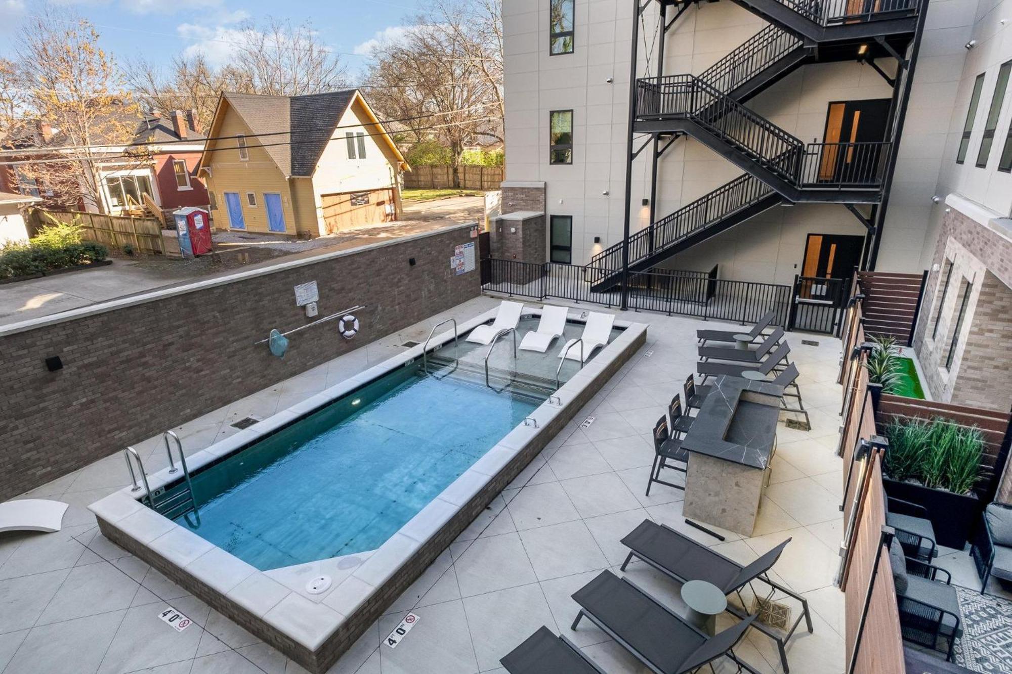 Treble Maker -rooftop Lounge - Pool - In Music Row