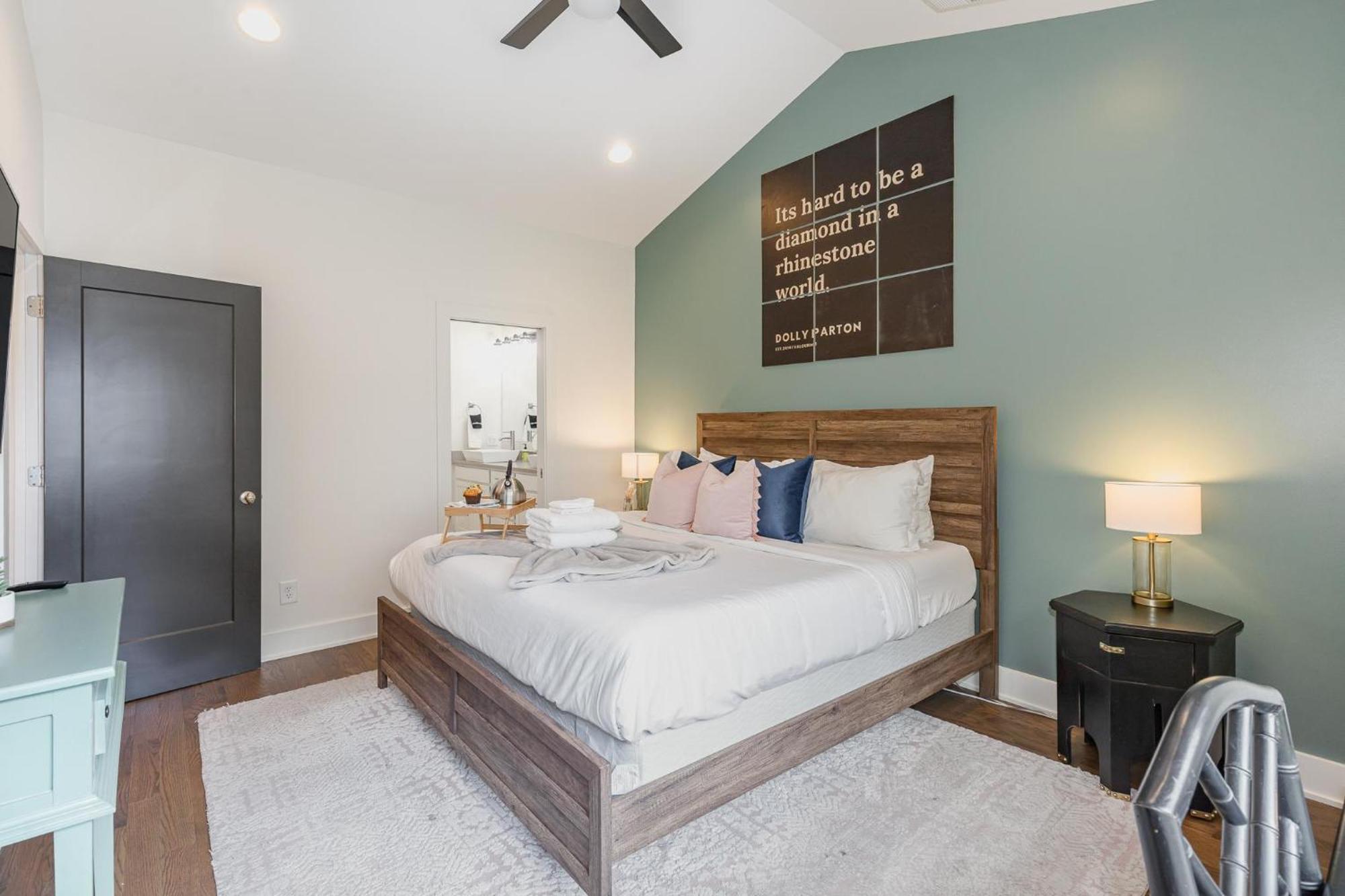 Comfort-sleeps 10-3 Mins To 12 South
