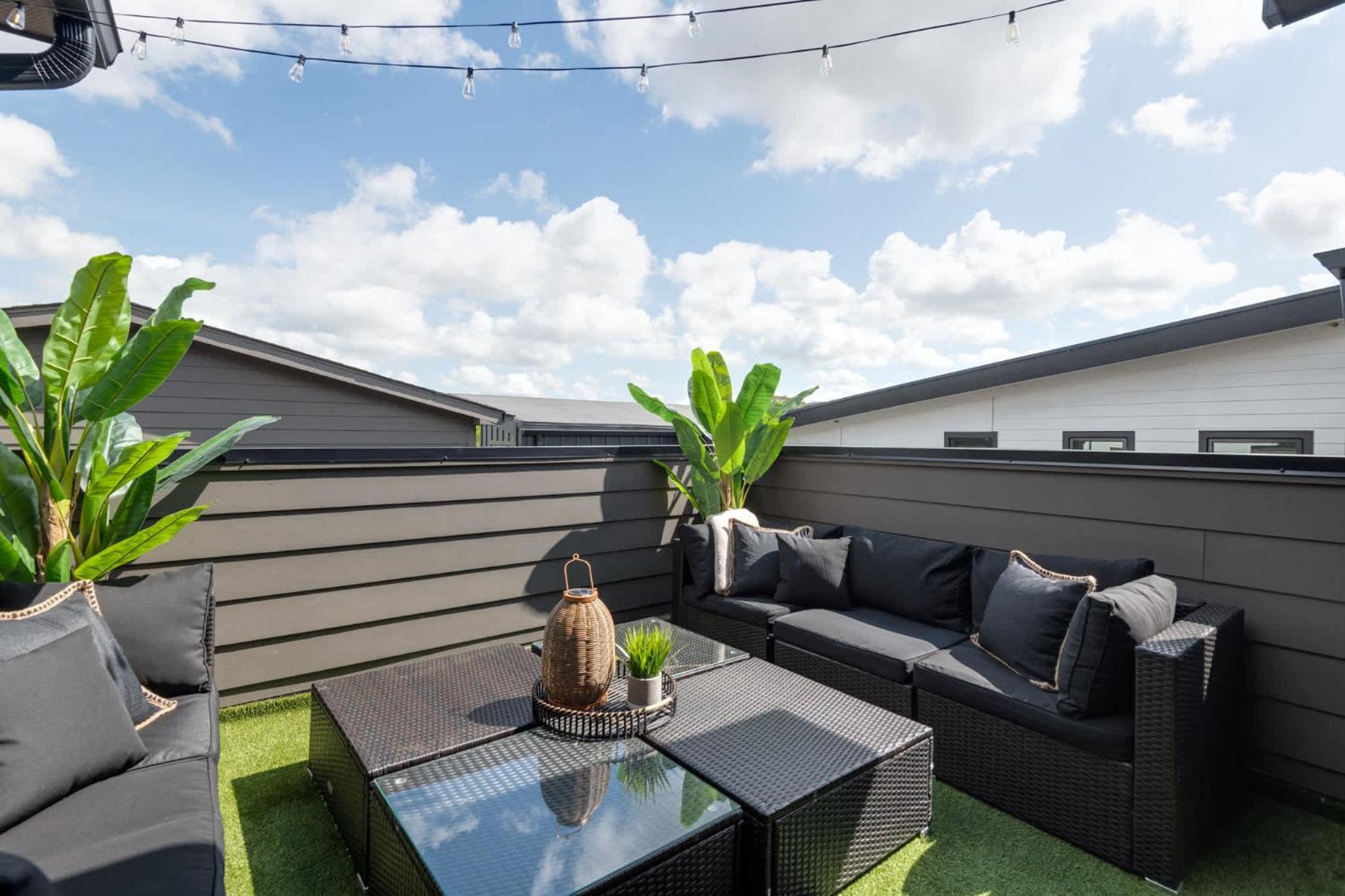 The Gambler - 9 Beds And Mins To Downtown Holiday home *