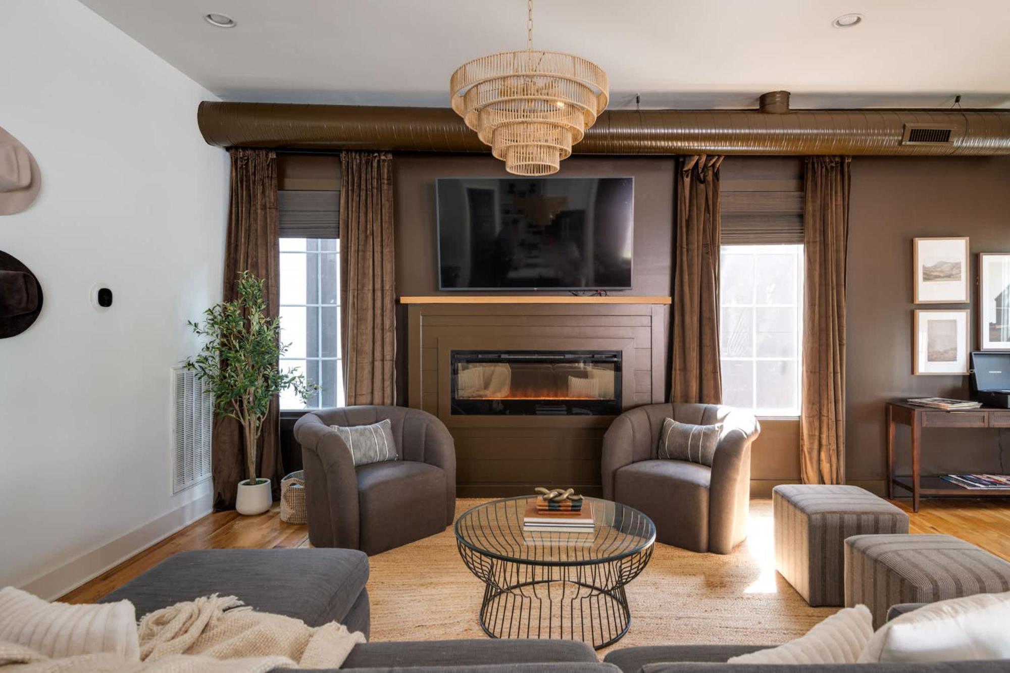 The Gambler - 9 Beds And Mins To Downtown Holiday home *