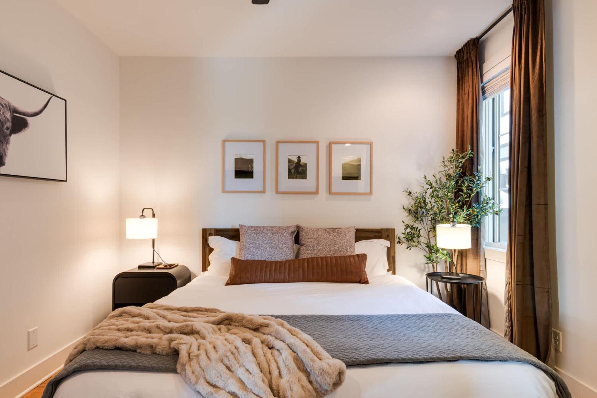 The Gambler - 9 Beds And Mins To Downtown Holiday home *