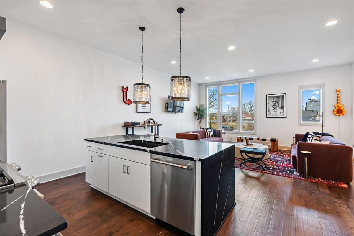 The Southern Lady & Gentleman - Rooftop Patios * Nashville