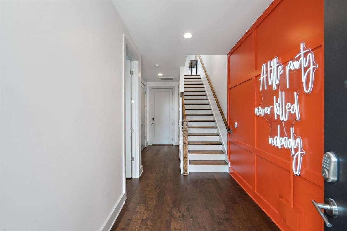 The Southern Lady & Gentleman - Rooftop Patios Holiday home