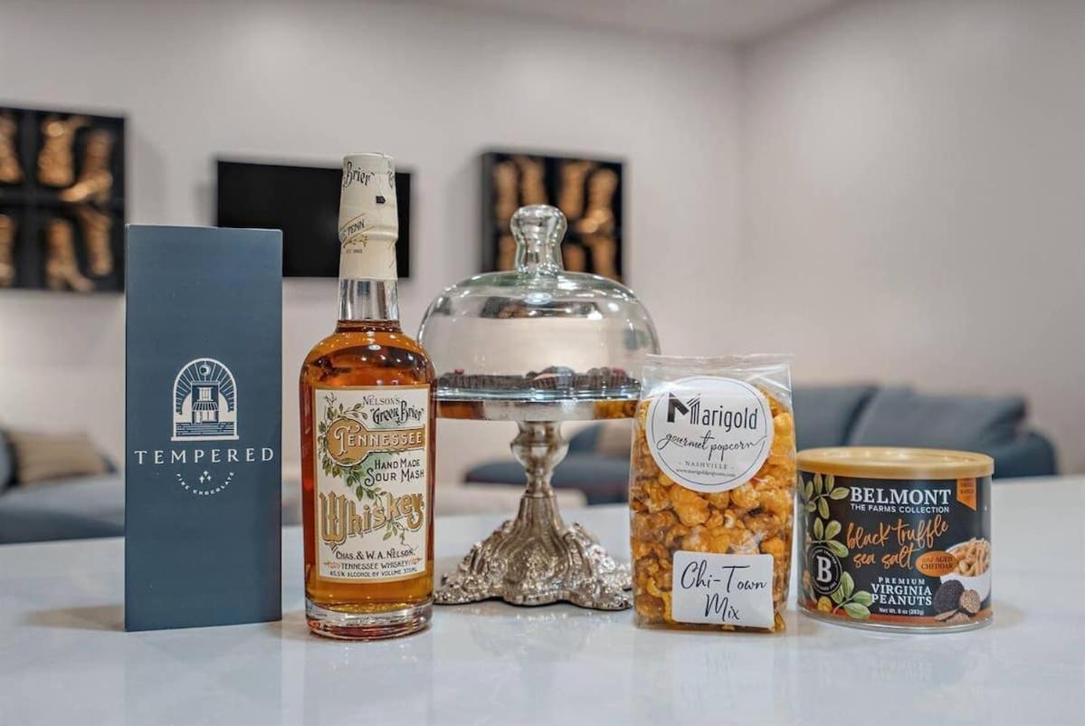 The Southern Lady & Gentleman - Rooftop Patios