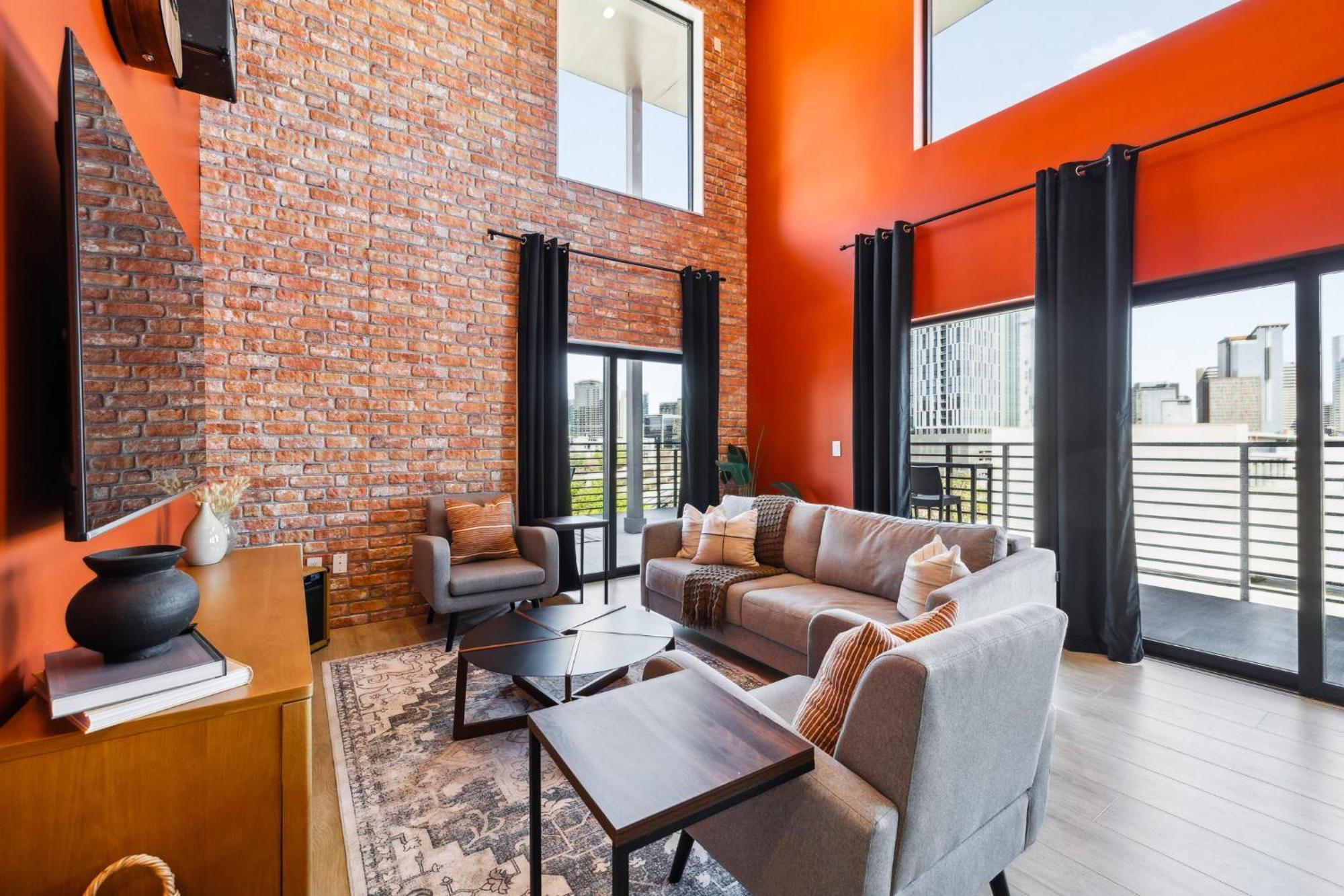 Rhythm & Rooftop Penthouse | Skyline Views | Pool *