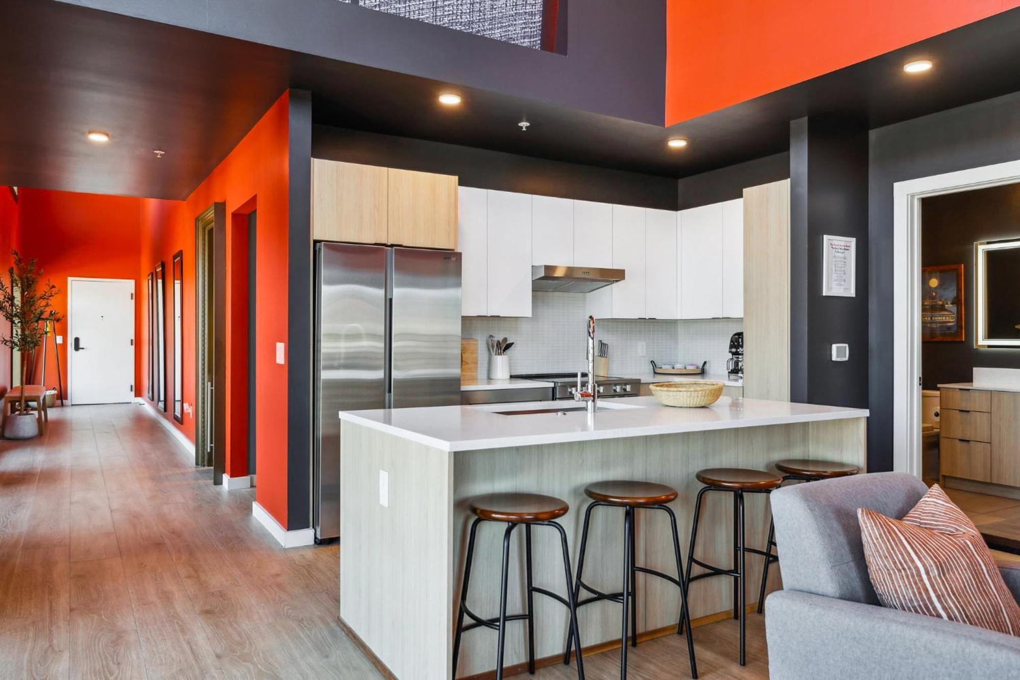 Rhythm & Rooftop Penthouse | Skyline Views | Pool
