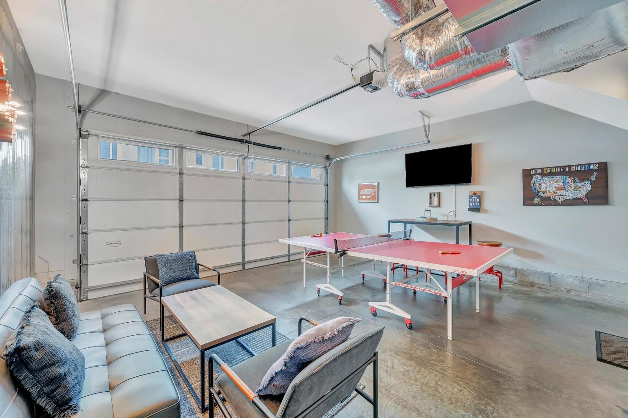 Holiday home Rooftop Deck Grill Ping Pong Near Downtown