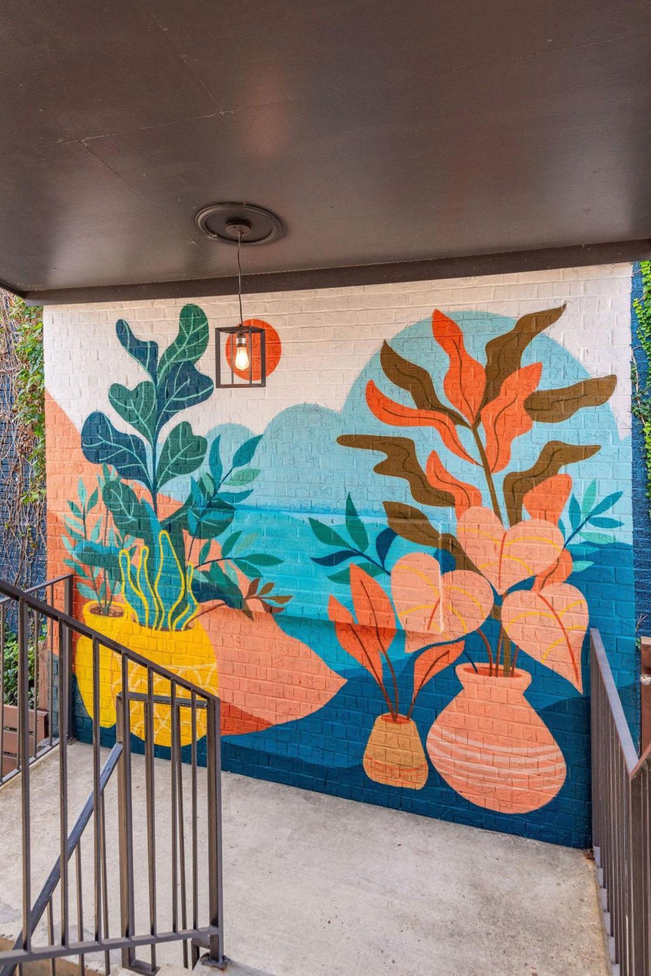 Dolly's Music Row Walkable Location Apartment