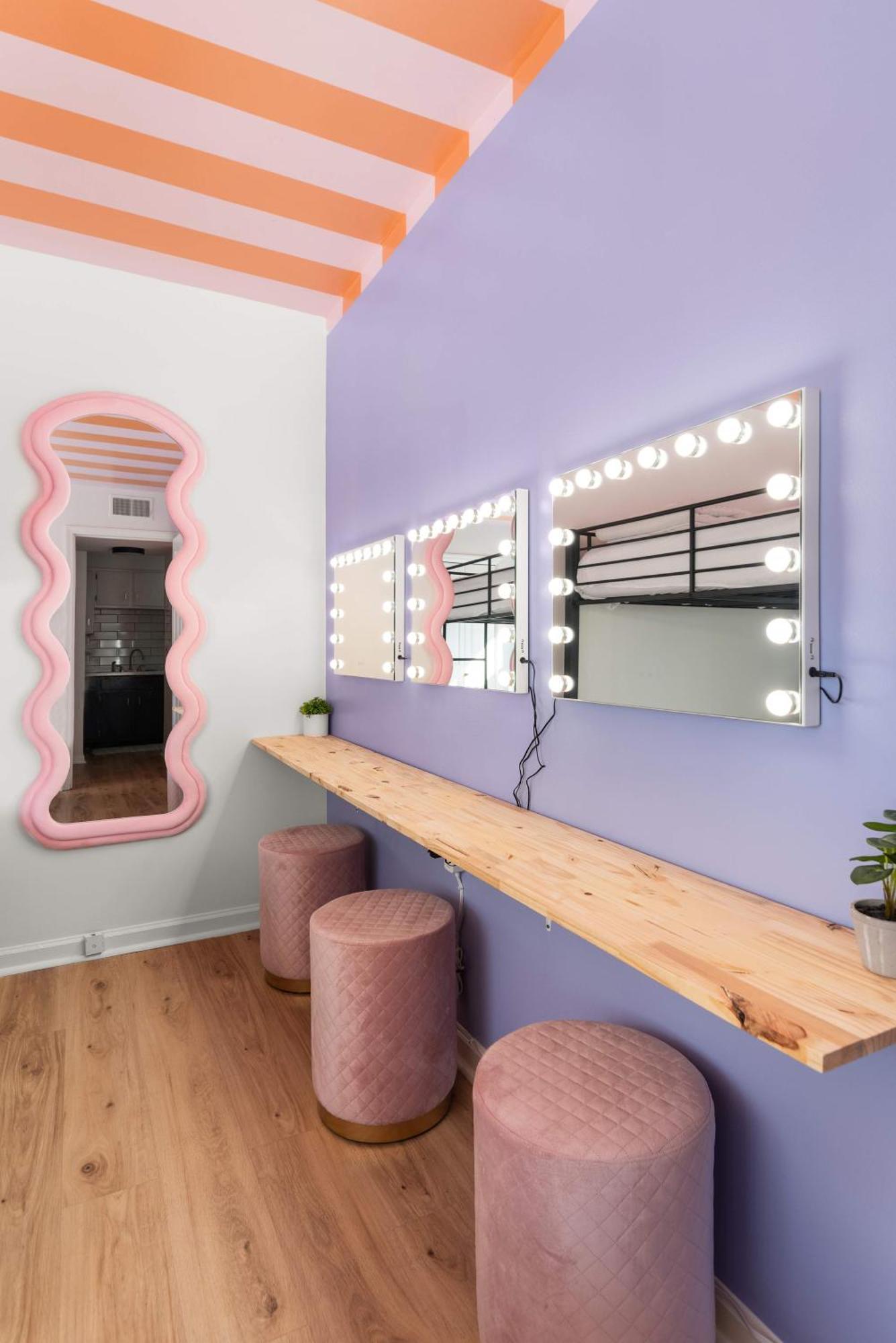 Dolly's Music Row Walkable Location Apartment *