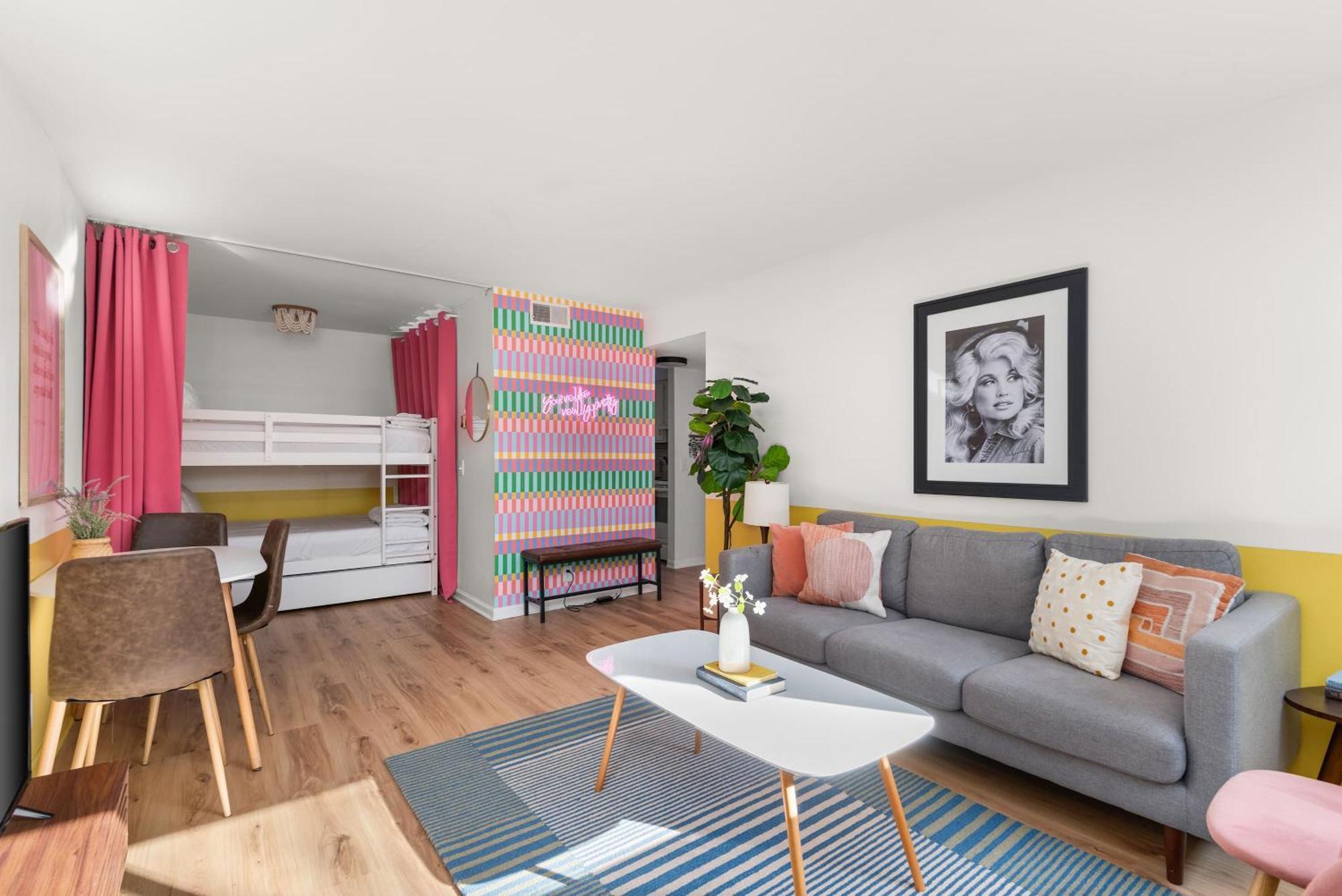Dolly's Music Row Walkable Location Apartment *