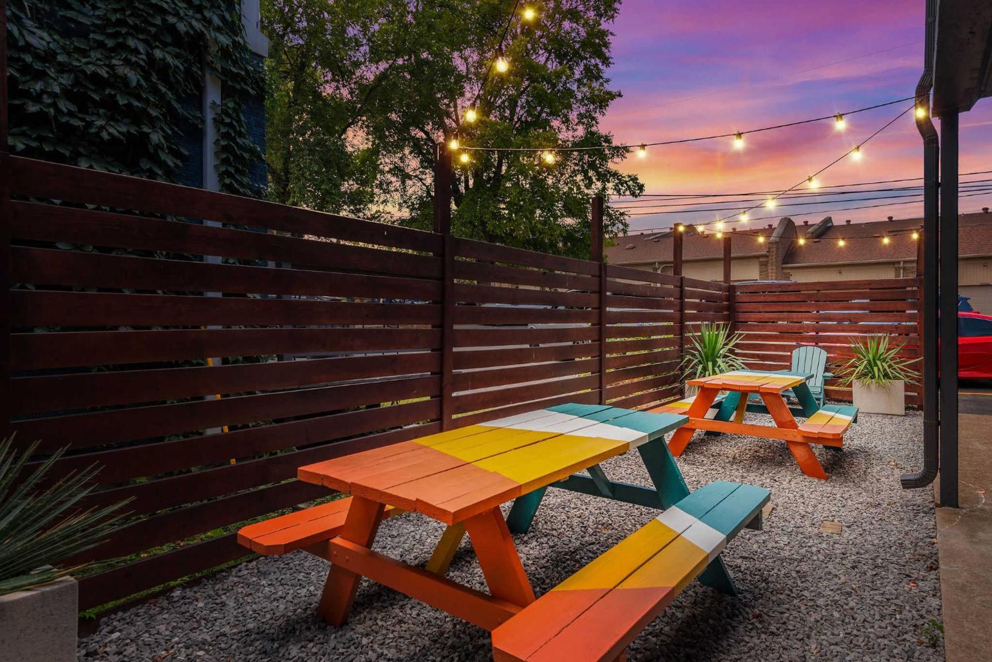 Dolly's Music Row Walkable Location Apartment *