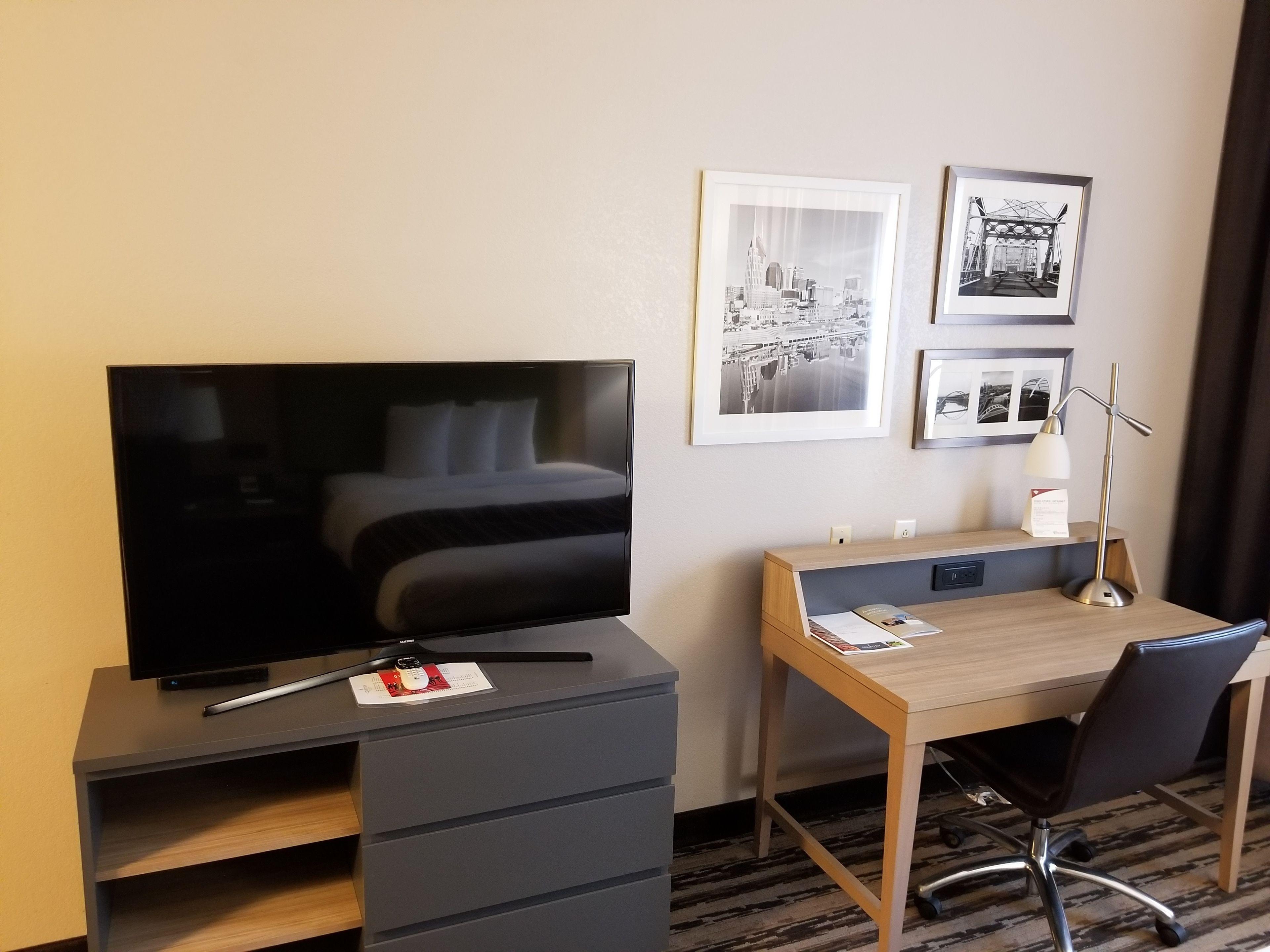 Country & By Radisson, Airport East, Tn 3*