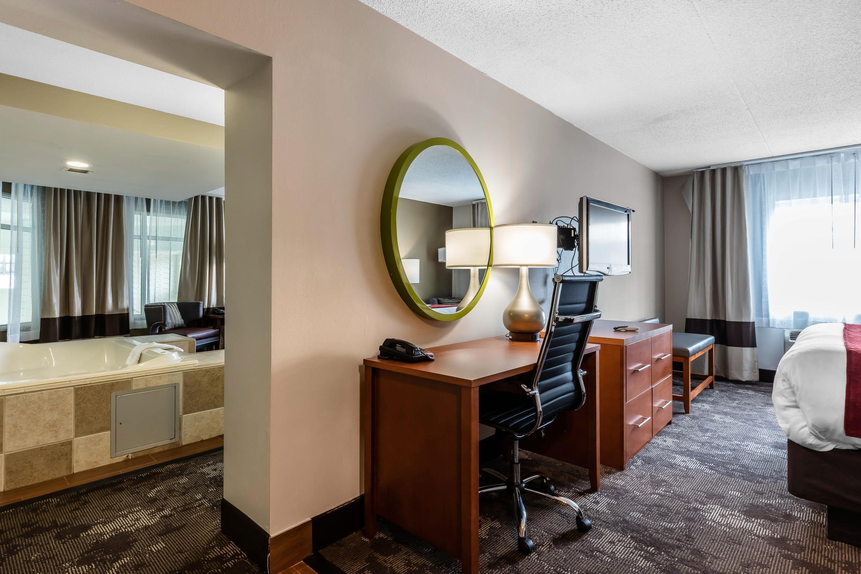 Comfort & Near Tanger Outlets I-24 Antioch Hotel 4*