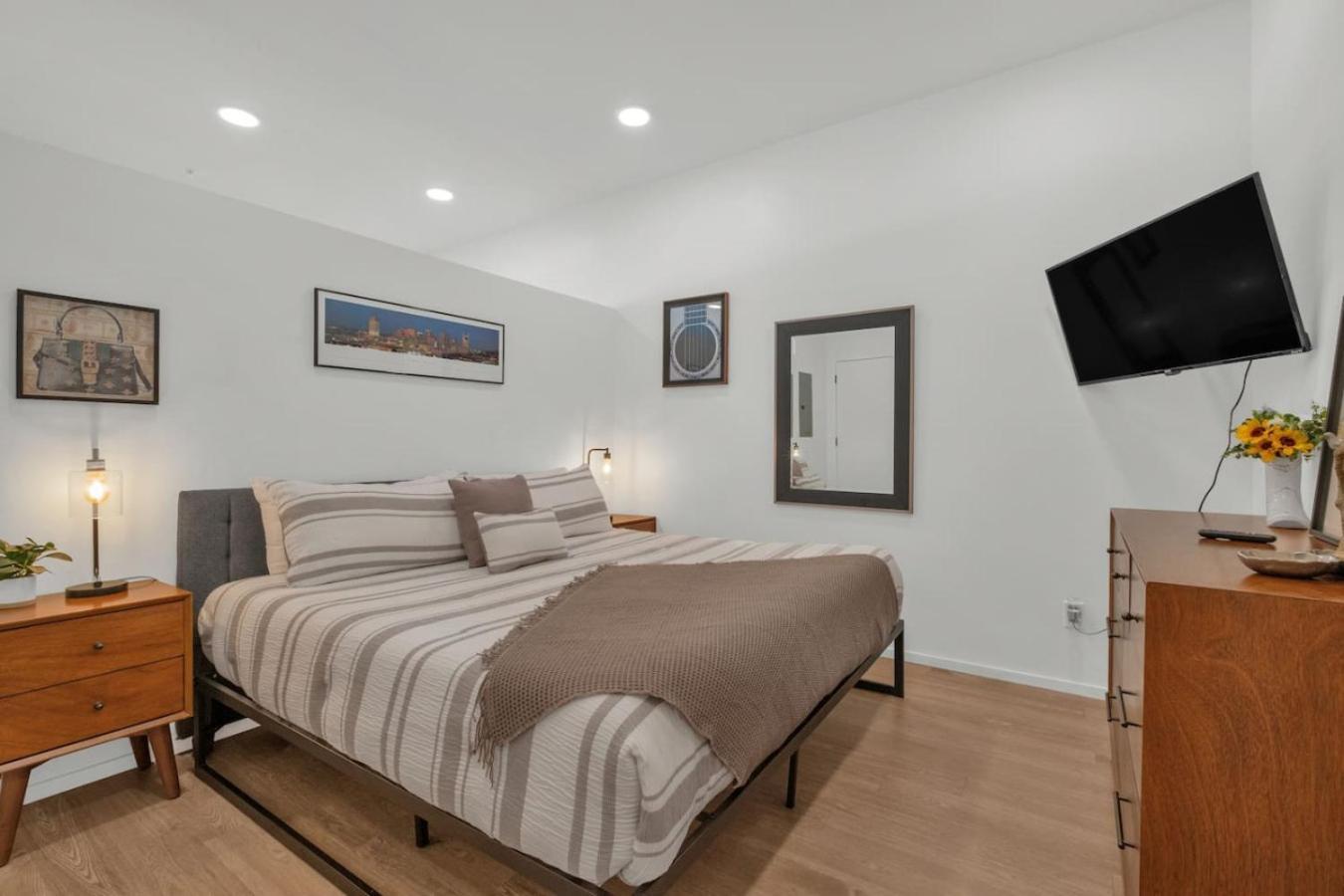 Retreat Stylish Near Broadway Nashville