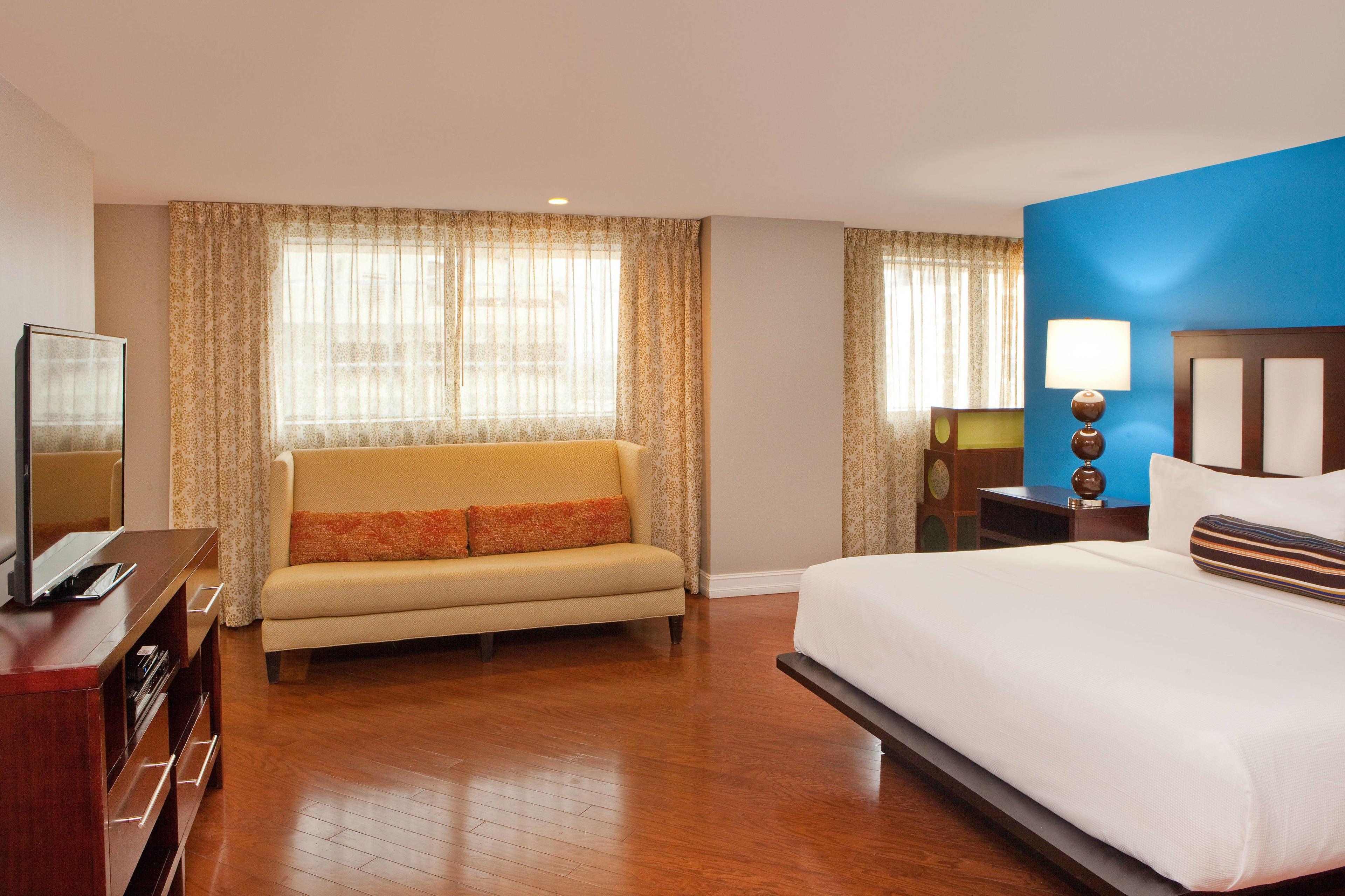 Aloft West End Hotel