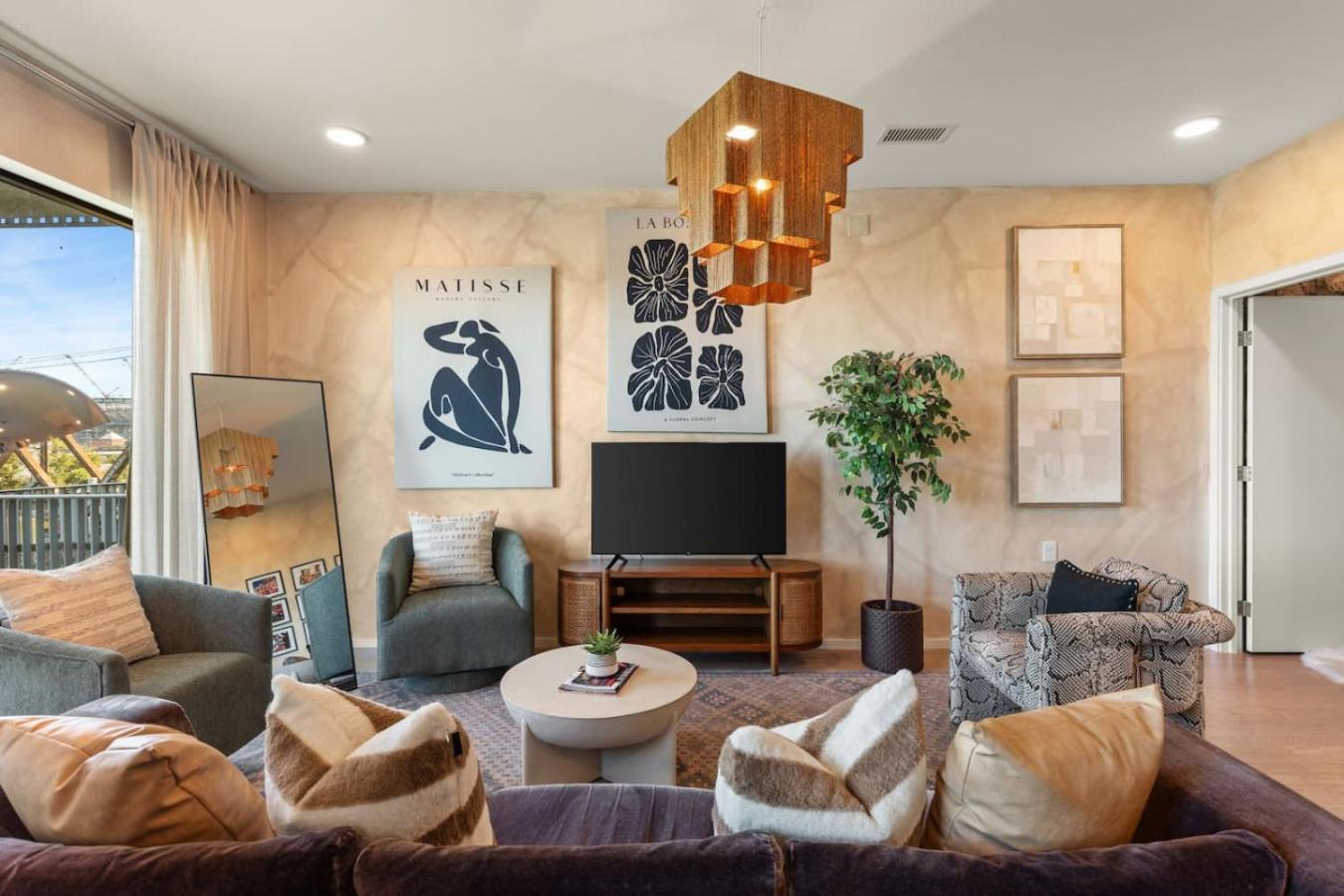 Lovely River View Walk To Downtown Has Garage And Balcony Apartment Nashville