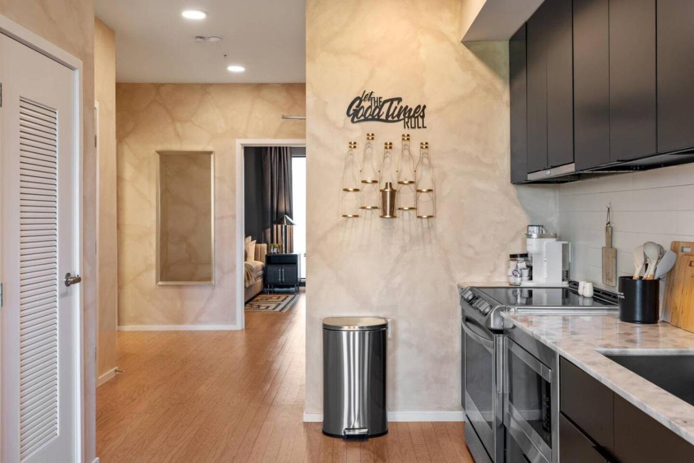Apartment Lovely River View Walk To Downtown Has Garage And Balcony Nashville