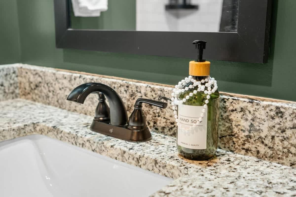 Martini Bar Speakeasy 10min To Broadway Apartment