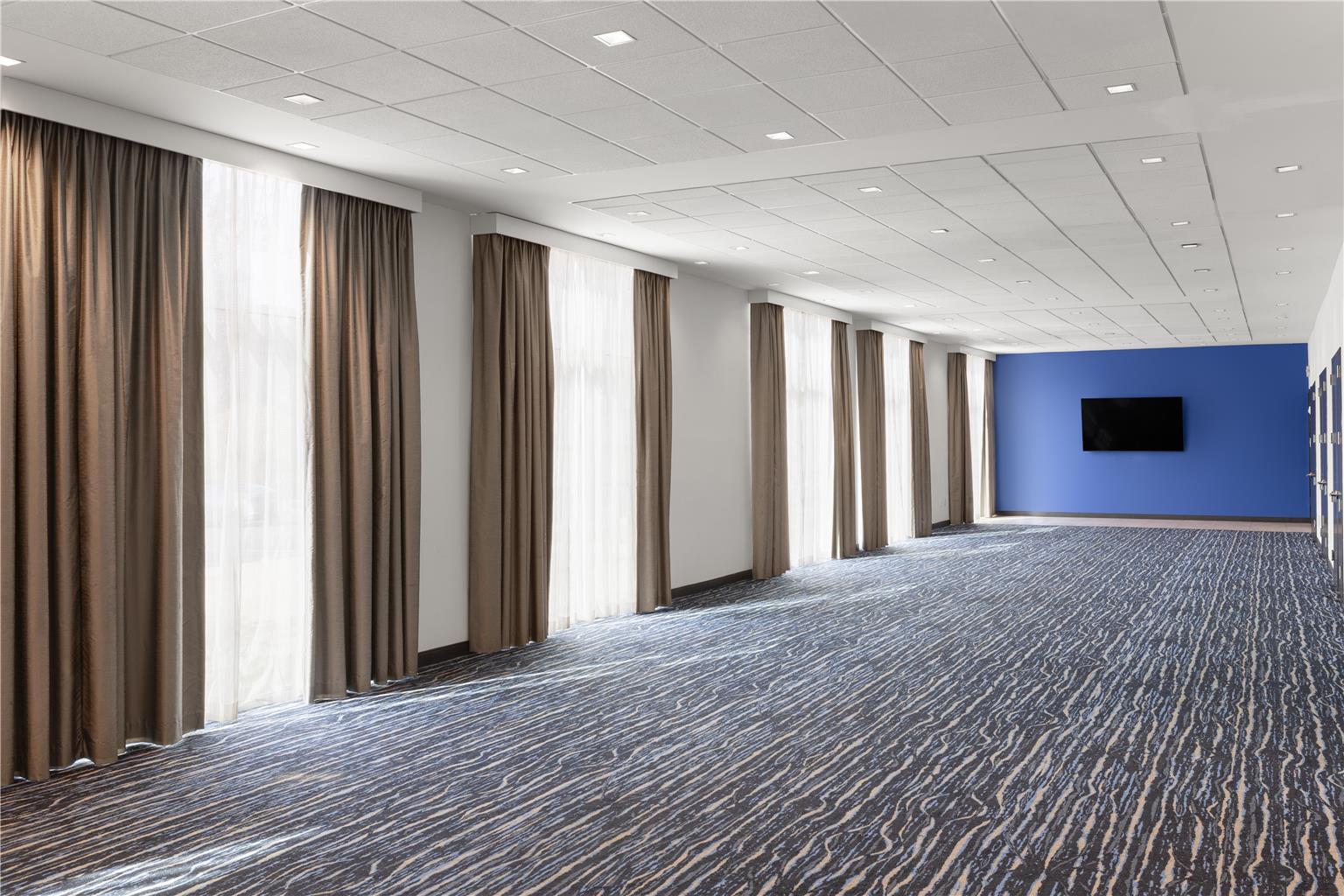 Hotel Glo Western Airport 3*